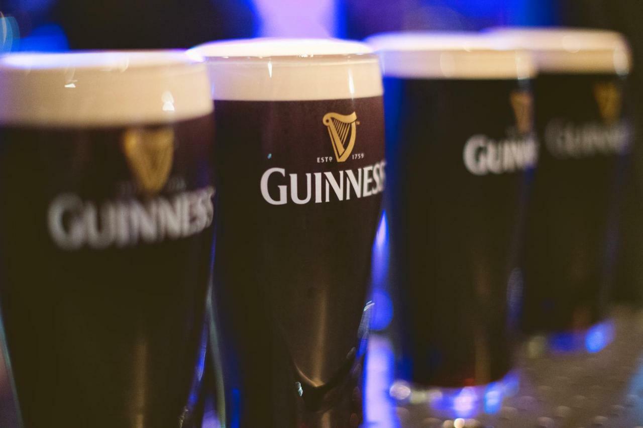 Foyle Hotel Мовилл Экстерьер фото