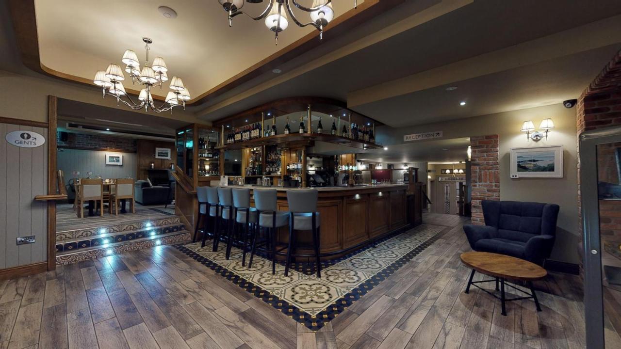 Foyle Hotel Мовилл Экстерьер фото